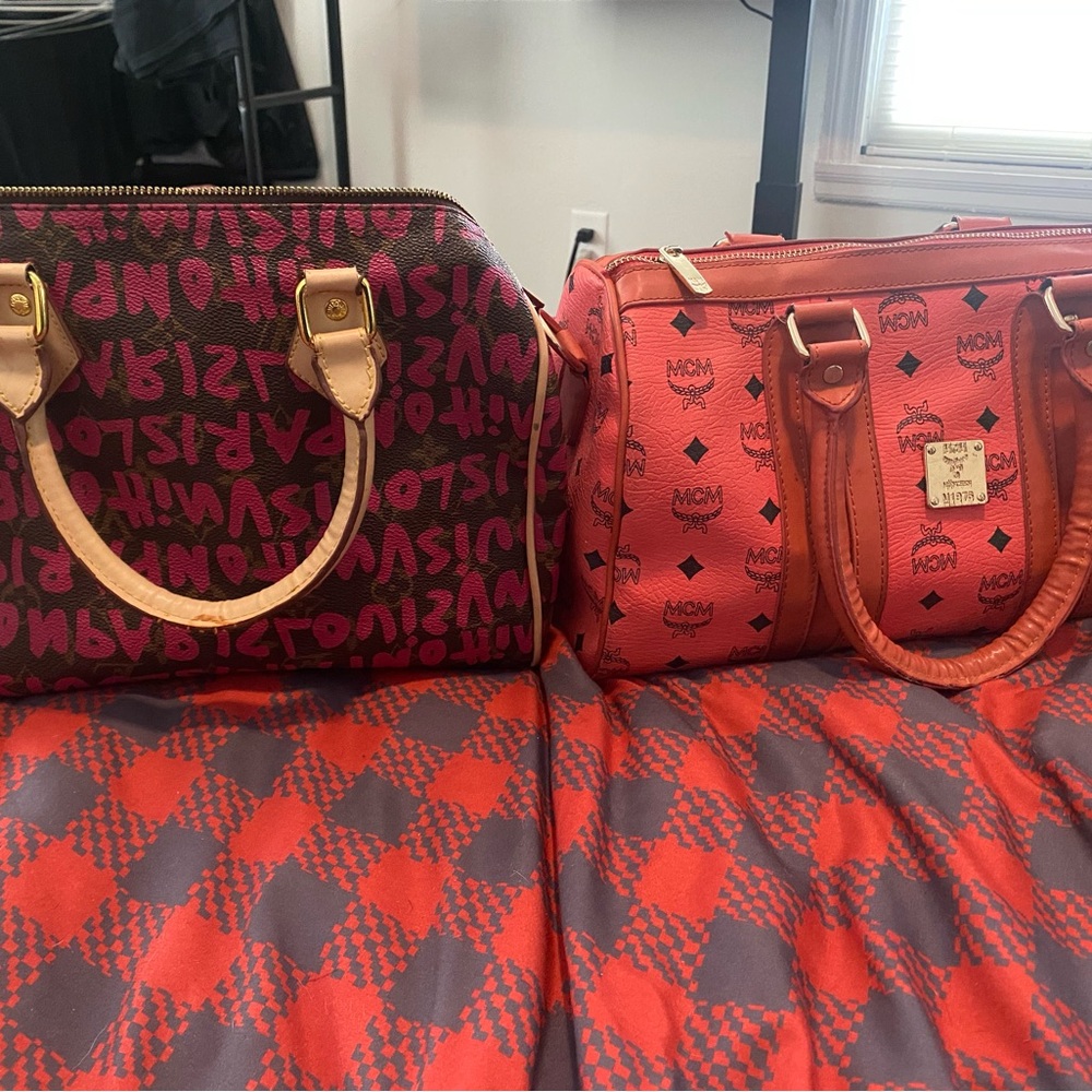 Stylish designer Satchel bag speedy